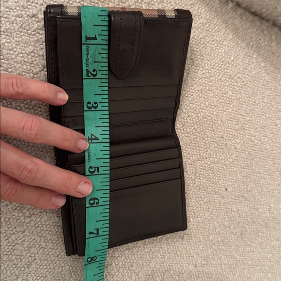 Burberry wallet. - Picture 10 of 12